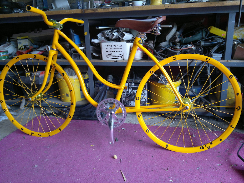Csepel Tihany Fixie, Sturmey Crank, Brooks copy Seat, Dartmoor Stem, Ns District Bar, Sunshine Hub, Vuelta Airline 26" 
Sunshine Hub
