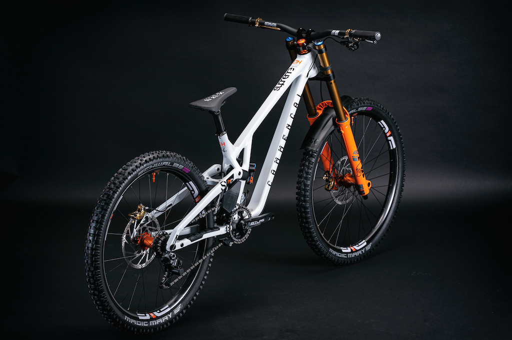 Commencal Unveils the Supreme DH V5 - Pinkbike