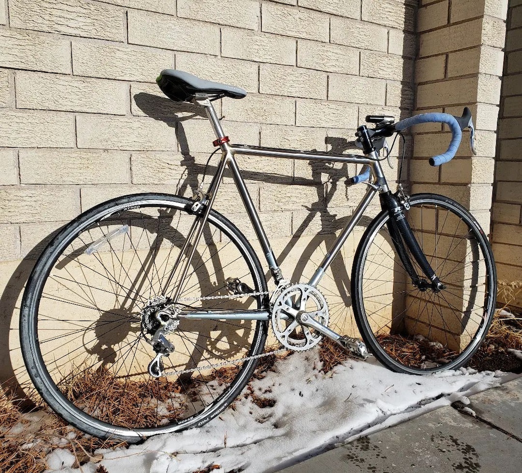 Frankenbike is more or less finished, just needs paint. Rode it through ice and snow to work and I could see it rusting before my eyes when I got there. Wiped with WD-40 for the moment. Today I'll wax it.