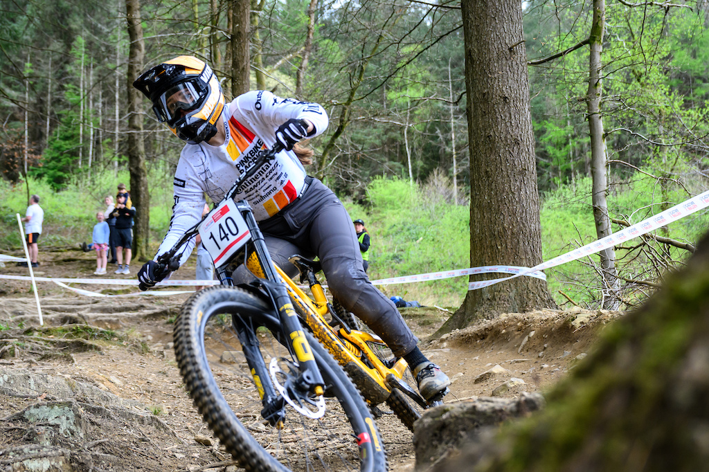 Pinkbikes own Aimi Kenyon carving her way to 2nd in the junior women's field behind fellow World cup rider Phoebe Gale.