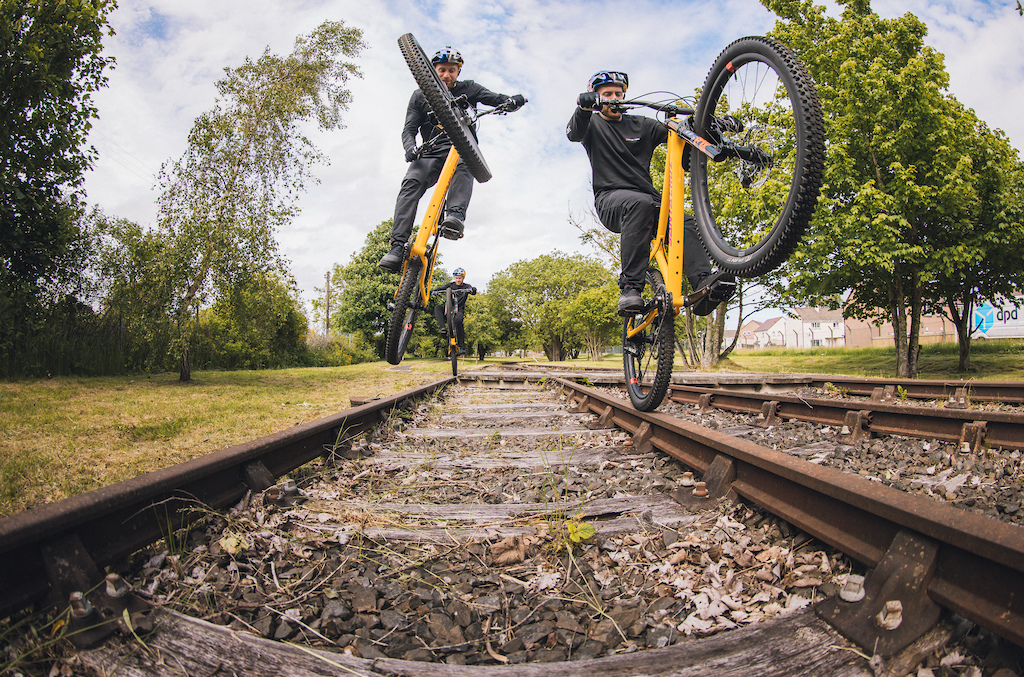 fahrradgriffe aufschieben Bike Lenker Griffe,1 Paar Mountainbike-Griffe,Komfort-Daumenpolster Ergonomisch Fahrrad Griffe,für Scooter Urban Bike Dreirad Rad Stuhl Mountain Bike Road Bike MTB BMX(Rot) Sport & Freizeit Ausführung:Bug Run Beer Tunnel für Kinderbetten KROSS Electric Bikes for