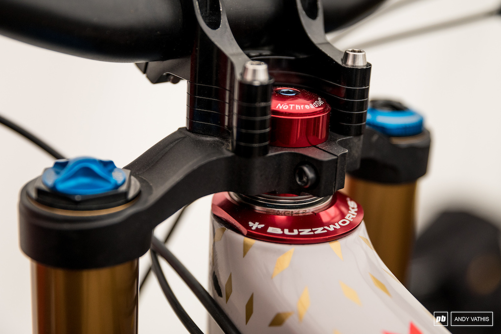 Another look at Greg Minnaar s polished red headset.