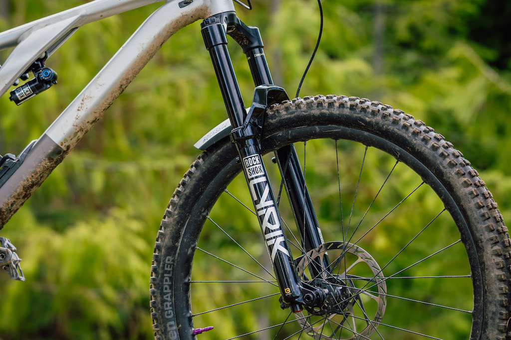 Review: RockShox's 2023 Lyrik Ultimate is Smooth, Silent, & Incredibly  Comfortable - Pinkbike