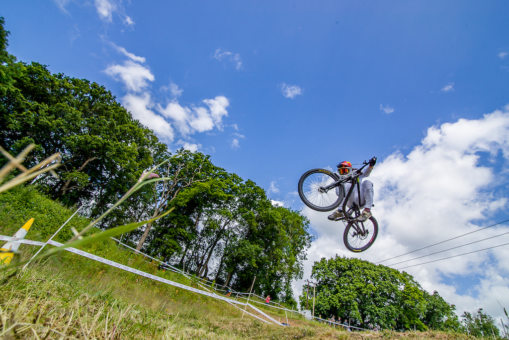 during round 3 of The 2022 Schwalbe British 4X Series at Redhill Extreme, Newnham, Gloucestershire, United Kingdom on June 11 2022. Photo: Charles A Robertson