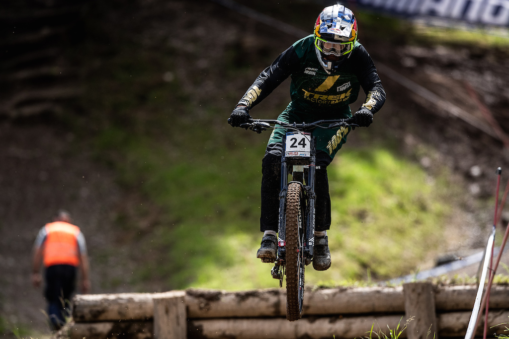 100% Announces the R-Core X Forest LE Downhill Riding Kit