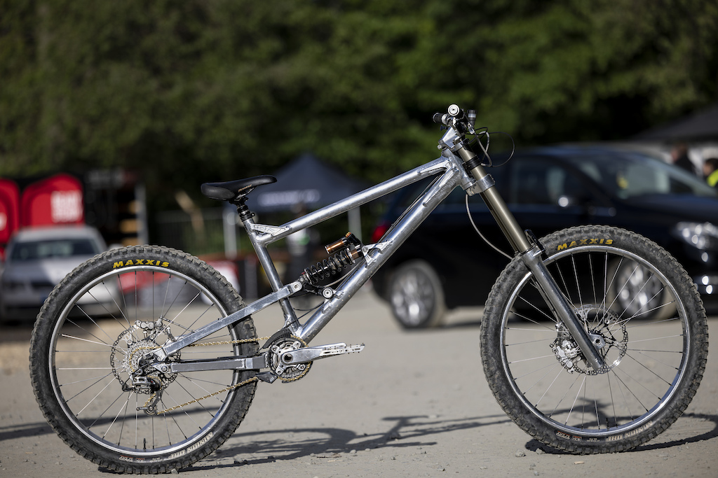 G18 Prototype Photoshoot by Nicolai @ Dirtmasters Festival winterberg 

Longer lower faster  1420mm wheelbase 60 degree headangle 27.5x2.8 with Monster T