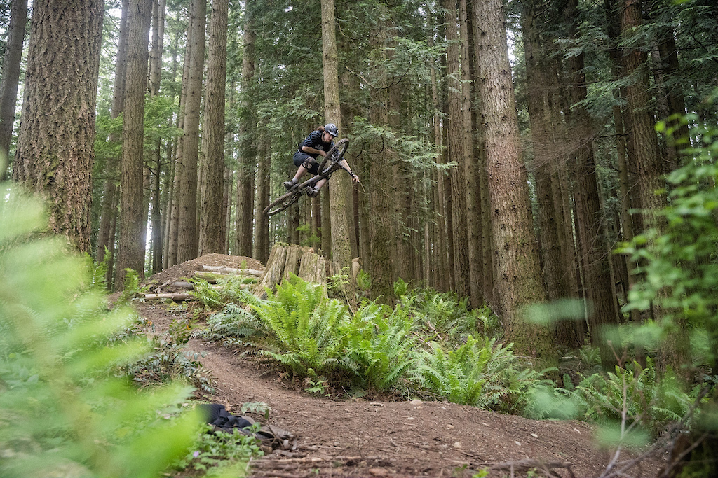 Table over the stump, been wanting this since i first started riding and saw photos and videos of this move. My all time favorite trail. As far as I can tell this trail is 1.5 decades old, maybe more, but still the best trail i have ever ridden and for the most part hasnt changed much besides the reduction of some old wood features. someone get me a time machine. So ahead of its time