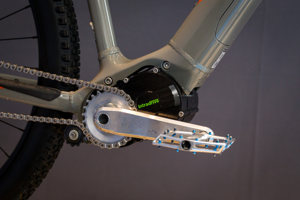 Intradrive motor mounted to Cannondale frame