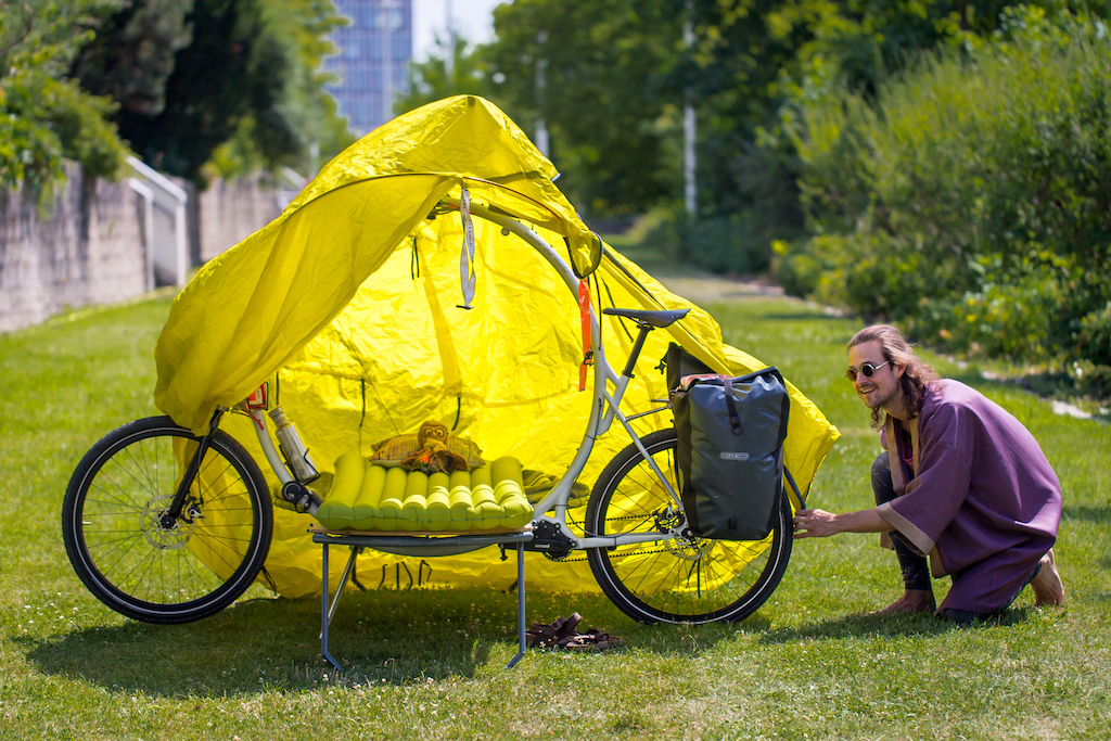 Cercle the World bike with tent