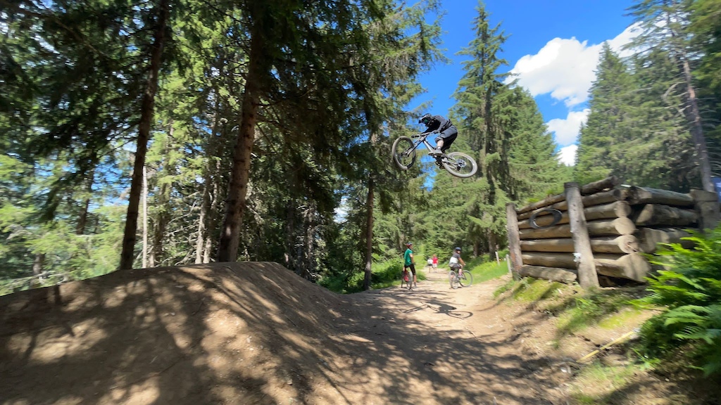 Oakley road gap, super Morzine.