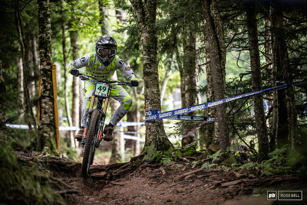 Sebastian Holguin Villa laid down a heater of a run into third place in junior men.