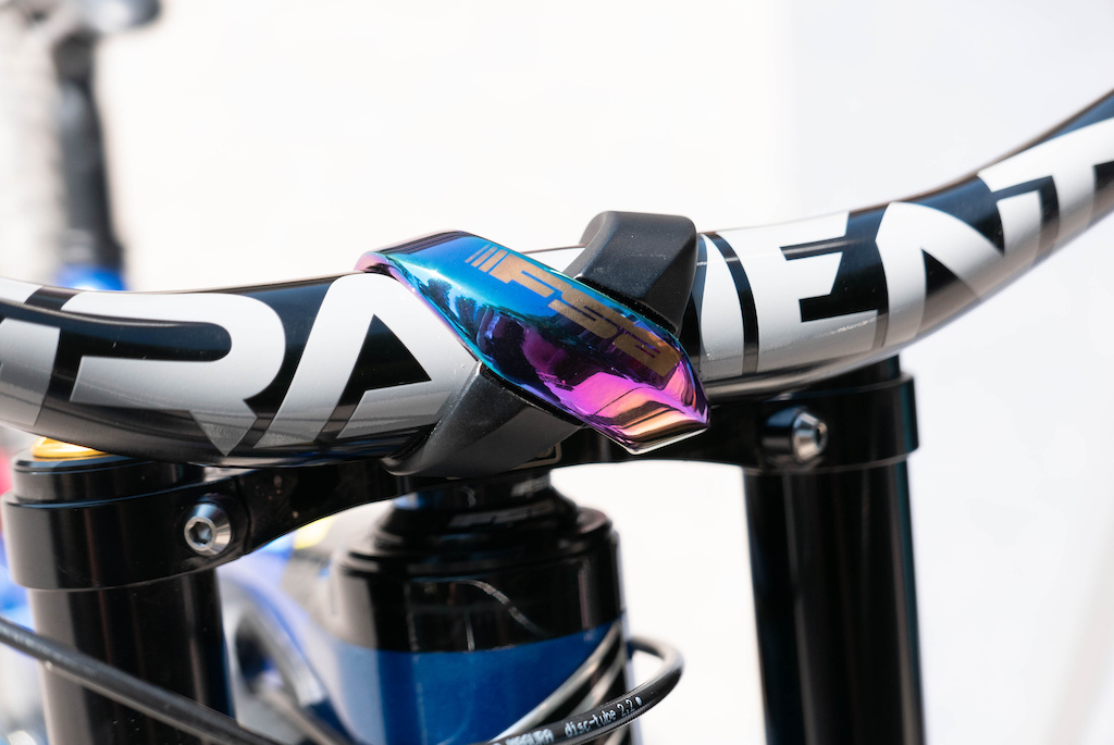 A look at the stem paired with FSA s 40mm rise Gradient bar.