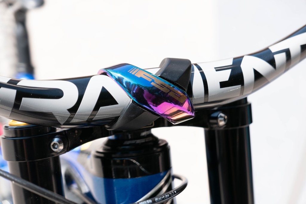 A look at the stem paired with FSA's 40mm rise Gradient bar.