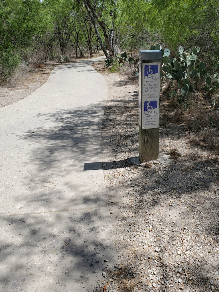 El Chaparall (Medina River Greenbelt) - junction at Rio Medina Trail stairs