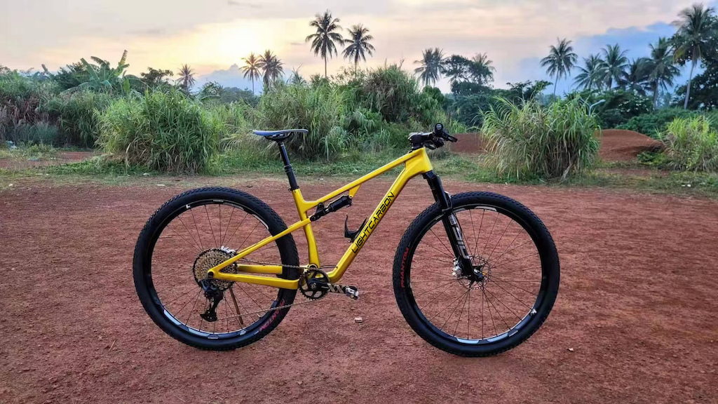 LCFS918, new XC carbon frame set.
- Full hidden internal cable system


- 29er cross country mtb frame

- Knock block system

- For 165x38mm rear shock (standard mount)

- Boost thru-axle dropout 12*148m