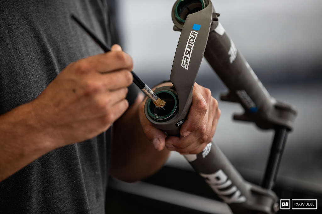 The finishing touches on a Suntour fork service.