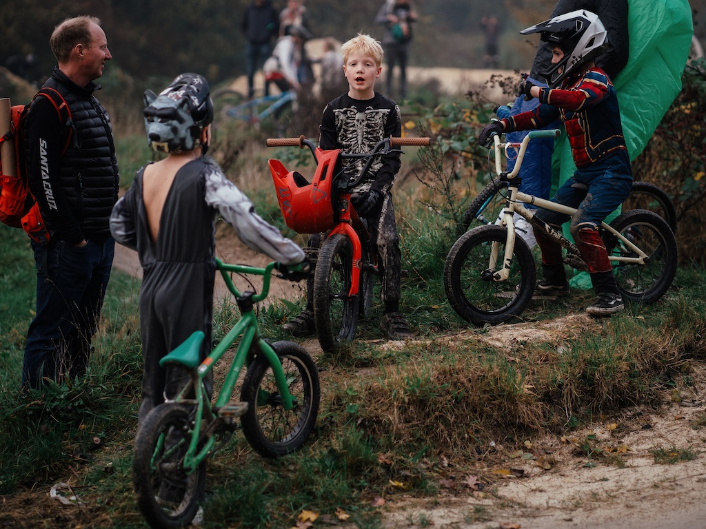 Video Photo Story Sheffield S Bolehills Halloween Jam Pinkbike