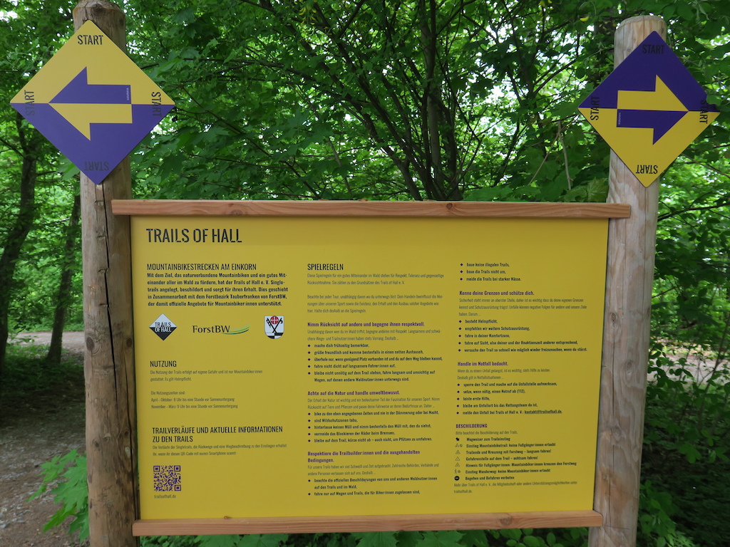 Sign of Trails of Hall e. V. with rules and map-qr-code.