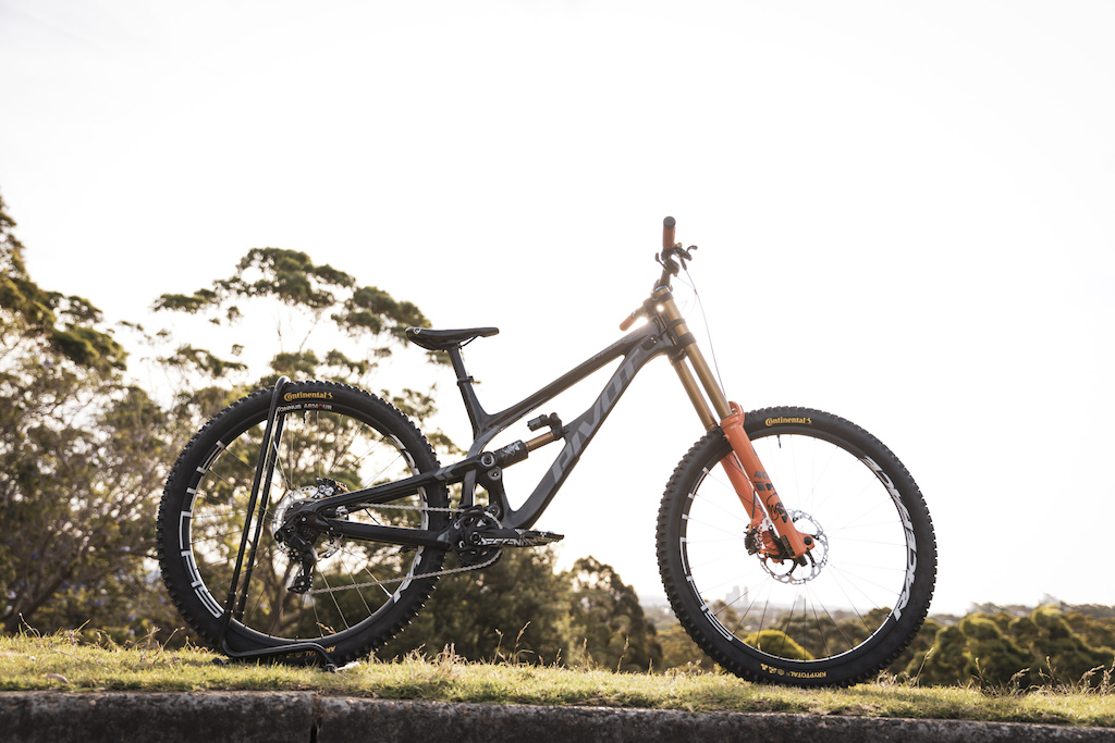 Here is my new Pivot Pheonix bike build. Stoked on how it turned out and cant thank my sponsors Pivot, Continental, Fox, Raceface, Jetblack and 99 Bikes Ryde enough for helping me get this build done.