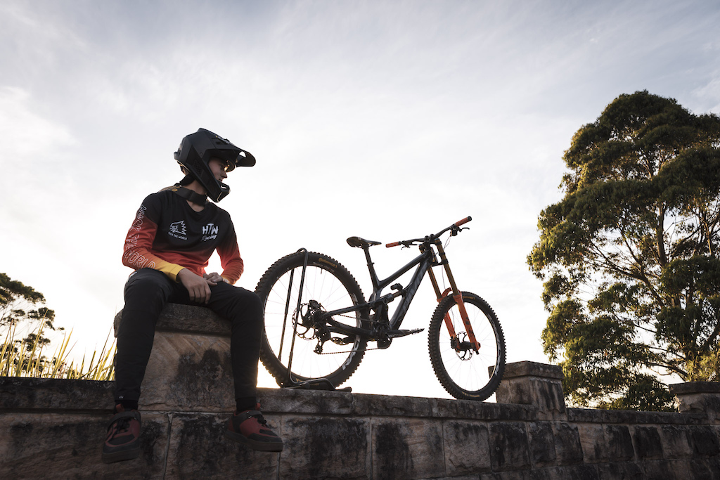Here is my new Pivot Pheonix bike build. Stoked on how it turned out and cant thank my sponsors Pivot, Continental, Fox, Raceface, Jetblack and 99 Bikes Ryde enough for helping me get this build done.