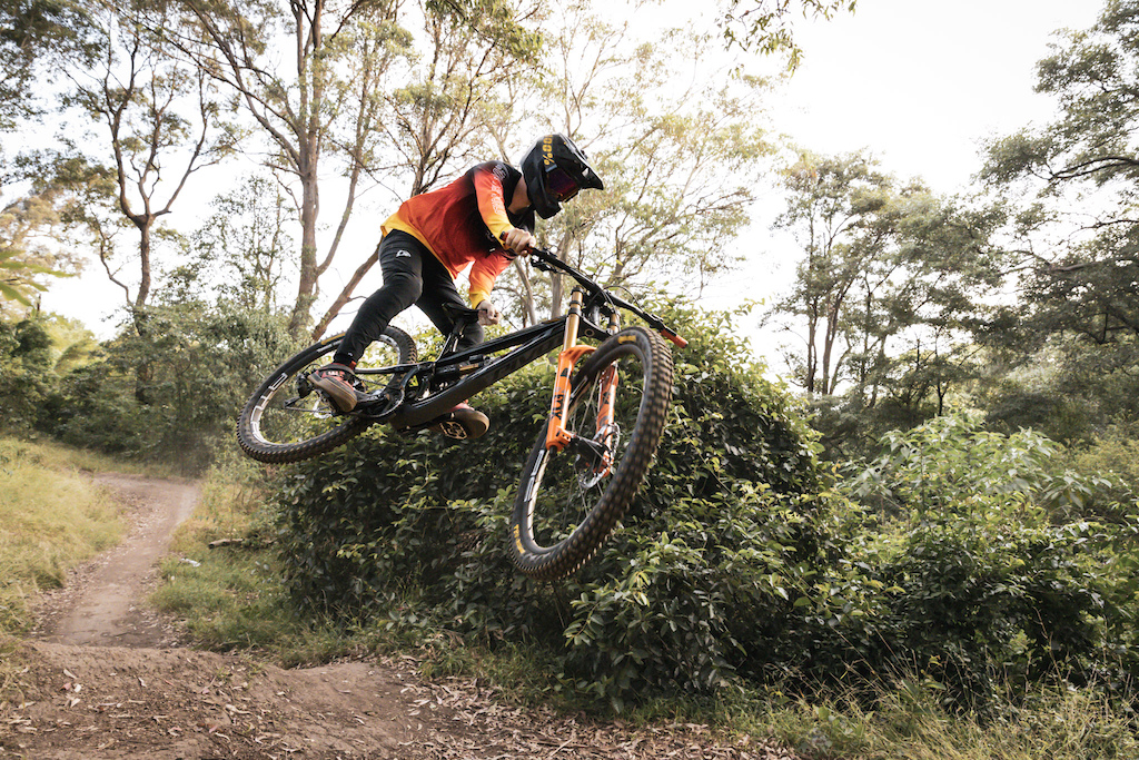 Here is my new Pivot Pheonix bike build. Stoked on how it turned out and cant thank my sponsors Pivot, Continental, Fox, Raceface, Jetblack and 99 Bikes Ryde enough for helping me get this build done.