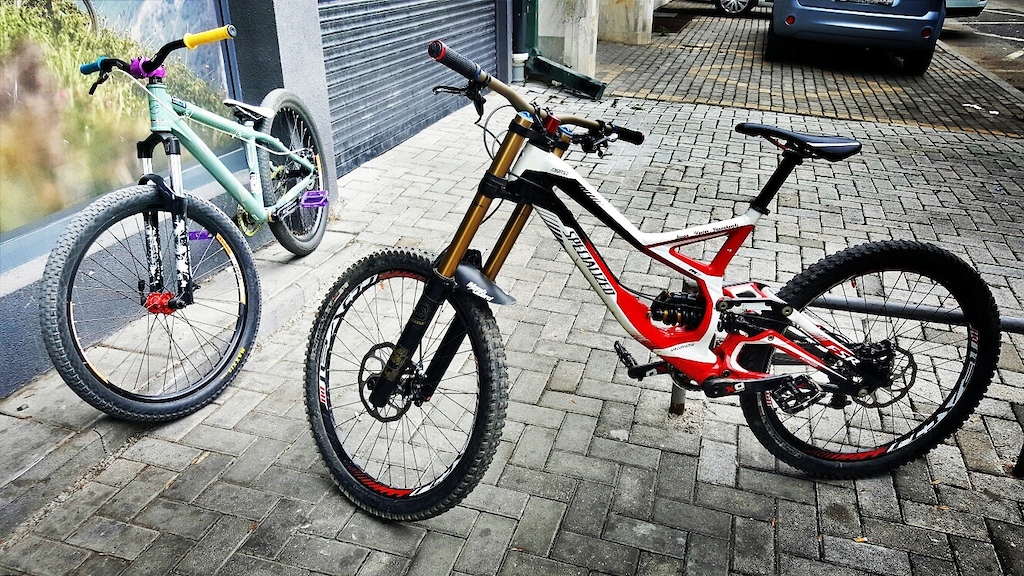 Specialized Demo 8
Giant STP