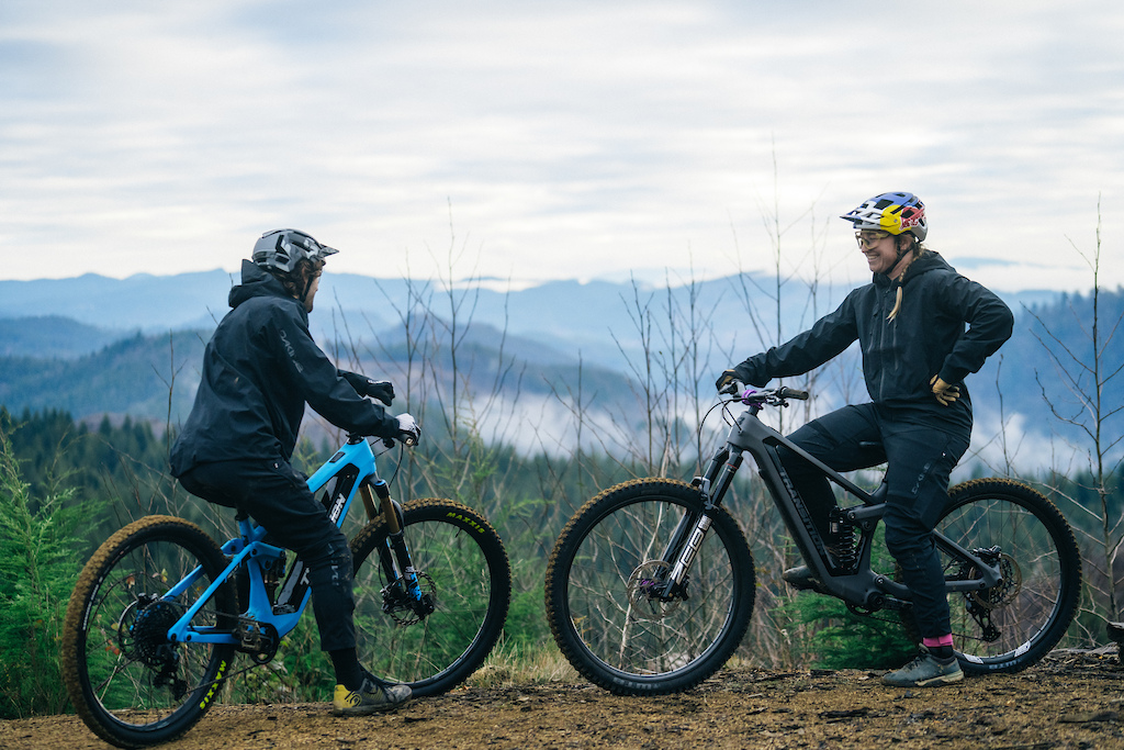 Transition Relay Carbon GX AXS Electric Mountain Bike in Tr Blue