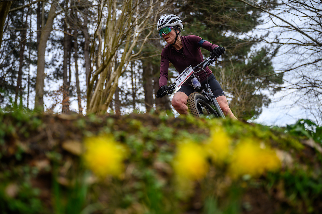 The Twisted Oaks track went from wide open berms, to tight woodland corners. Donna Hayman keeping it tight into the woodland section on her way to putting in a competitive time, winning the Grand Vets and finishing 6th overall in the Women's race
