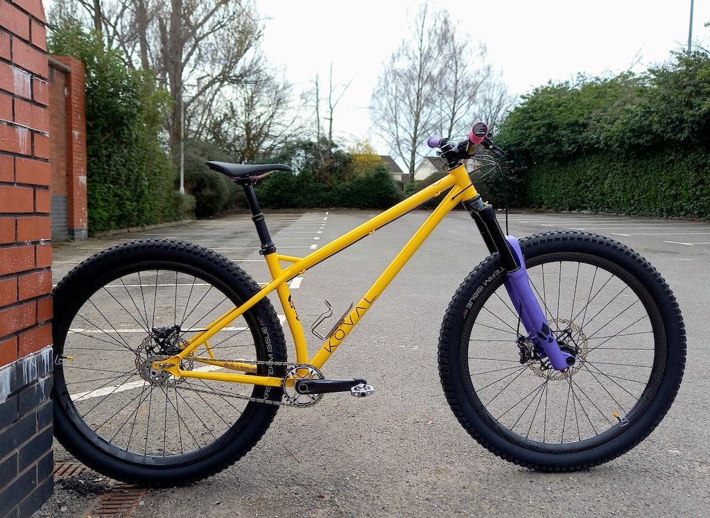 KOVAL MKII with both 29" wheels (originally mullet). Hope Pro4 on Nextie 33mm ID rims + Bontrager XR5 2.6". Huge tyres, much bigger volume than Maxxis or Schwalbe equivalent. Formula Selva S 140mm forks.