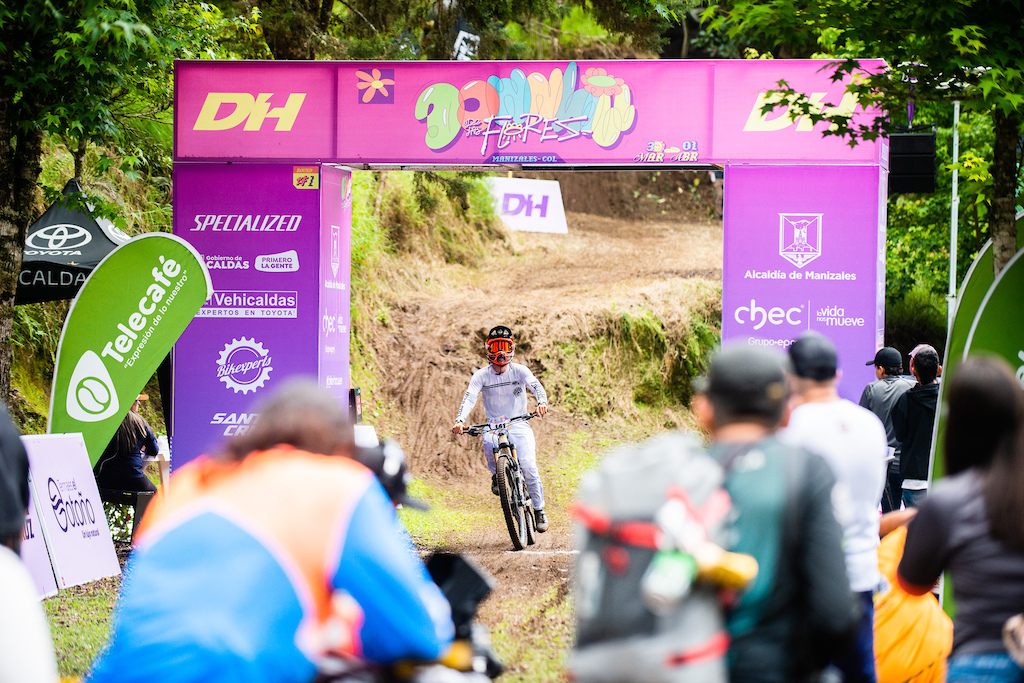Downhill de las Flores by DH1