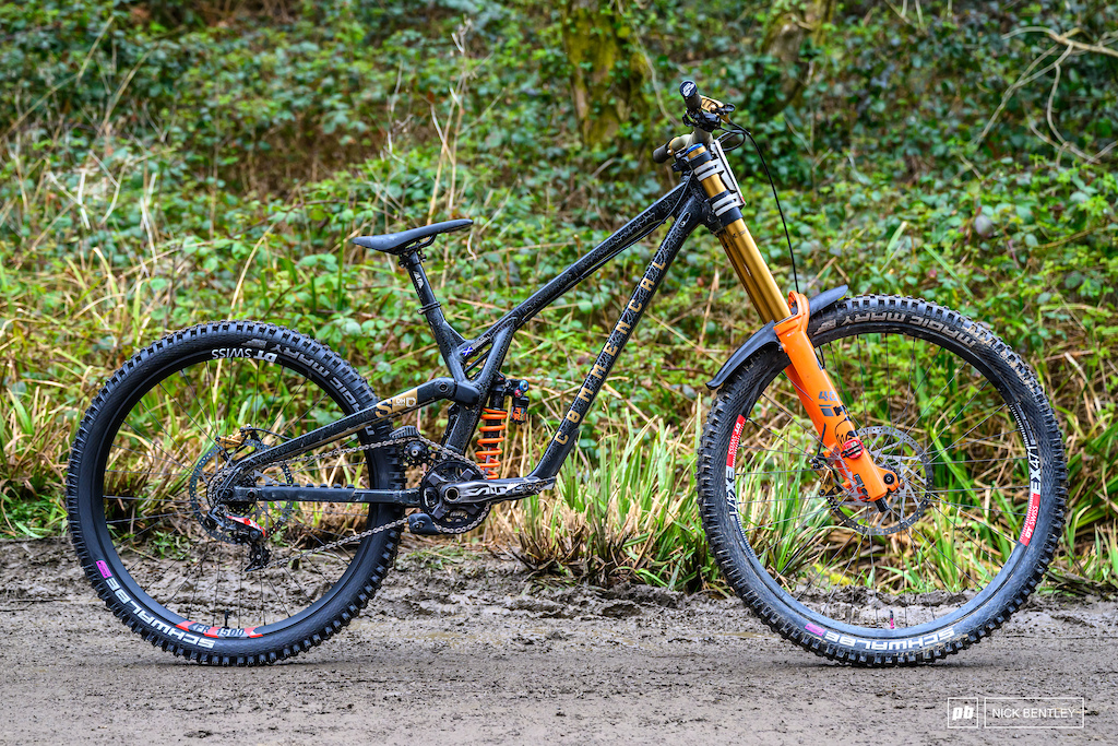 Dougles Goodwill's Commencal Supreme DH V5