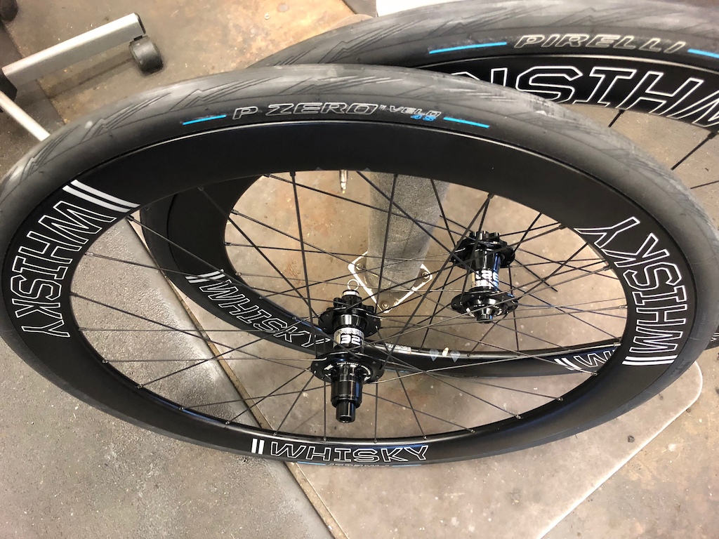 Some wheels I built for a client back in 2019. Project 321 G2 hubs on Whisky No.9 50D rims with DT Aerolites and brass Squorx nipples. Pirello PZero tires to round it out.