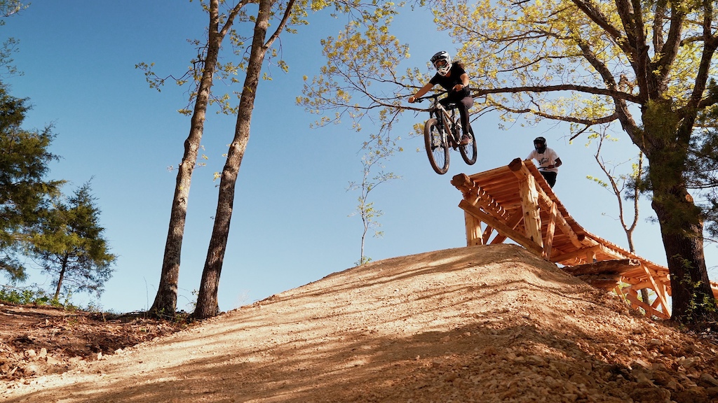 Video A Lap Down USA’s Newest Freeride Line at Howler Bike Park Pinkbike