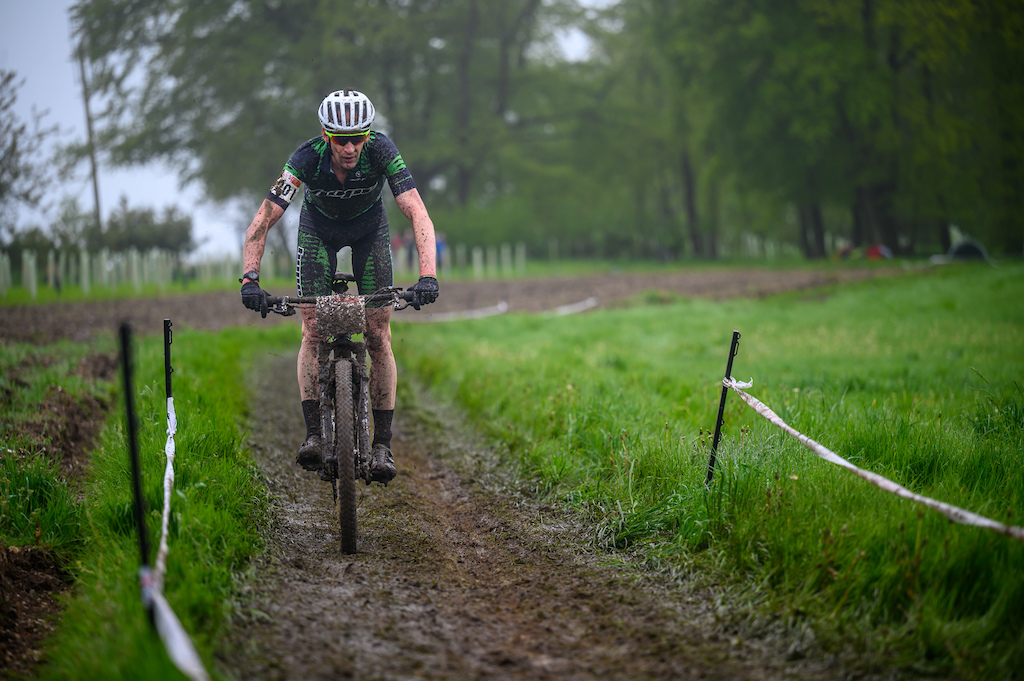 The Sunday morning started similar to Saturday with harsh weather conditions keeping the veteran fields on their toes