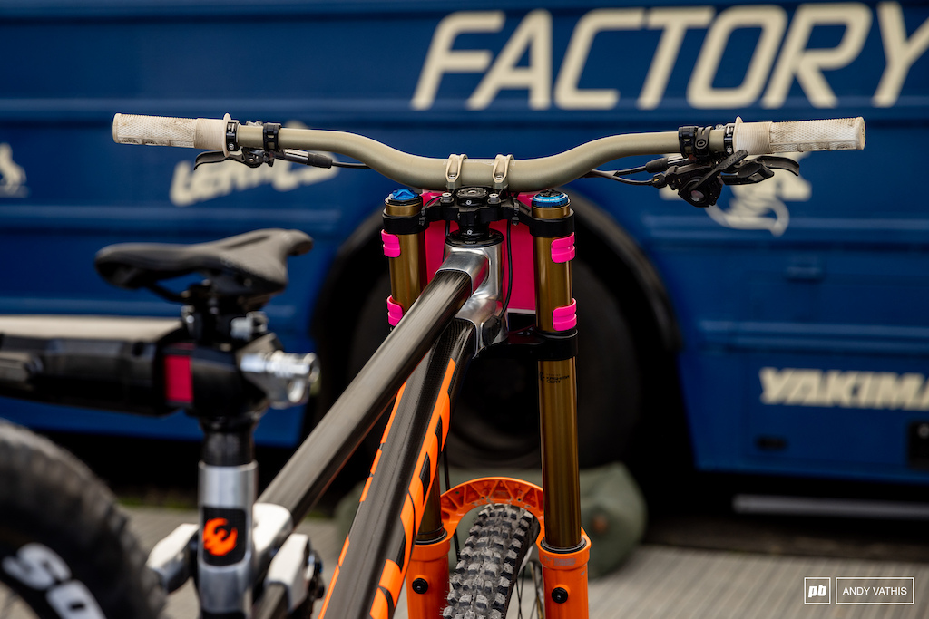 Lussel Racing Bike ラッセル 1993 Muzzy Kawasaki ZX-7R Scott Russell WSBK Winner – Iconic