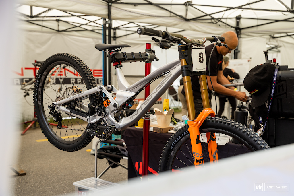 A look at Aaron Gwin's rig.