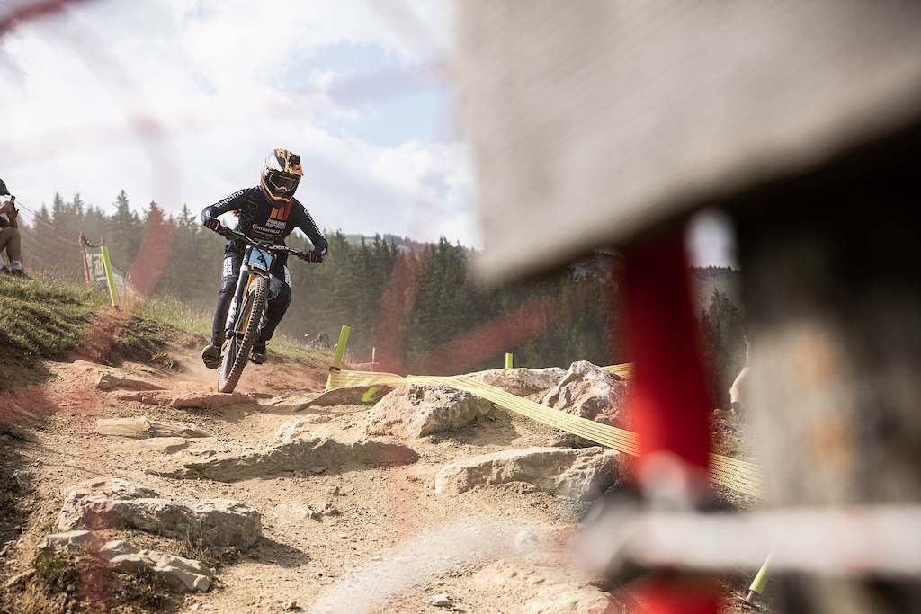 The Pinkbike racing junior looking good on track