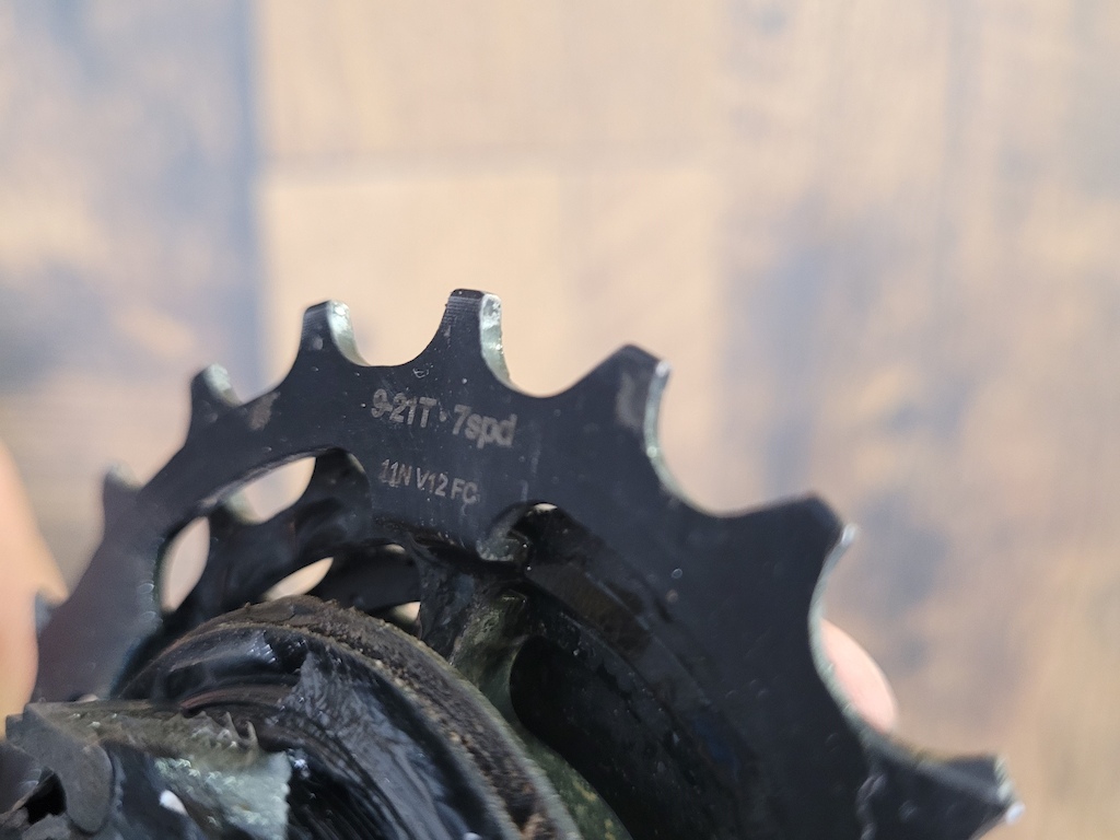 LG1 Race Carbon Chainguide – ethirteen
