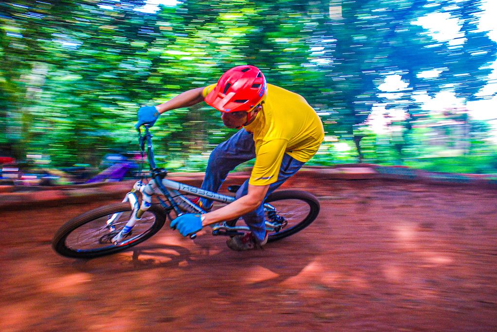Doing a good and correct pump track will produce good body stamina, especially in the legs Uncle Iwan always does this as a mountain bike enthusiast.