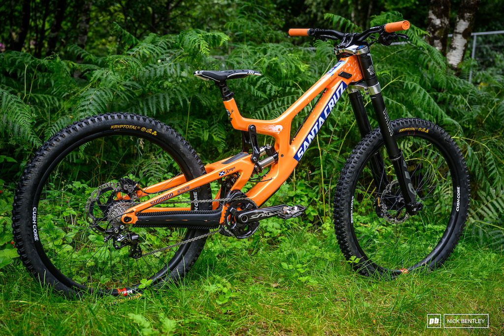 Bike Check: Aimi Kenyon's Santa Cruz V10 - Fort William DH World