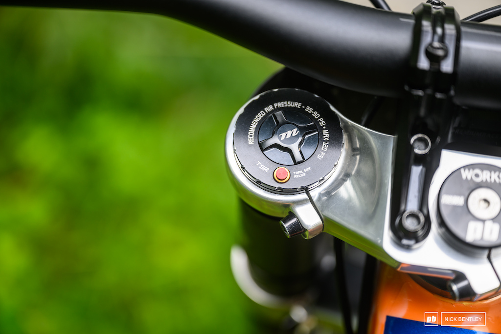 Bike Check: Aimi Kenyon's Santa Cruz V10 - Fort William DH World