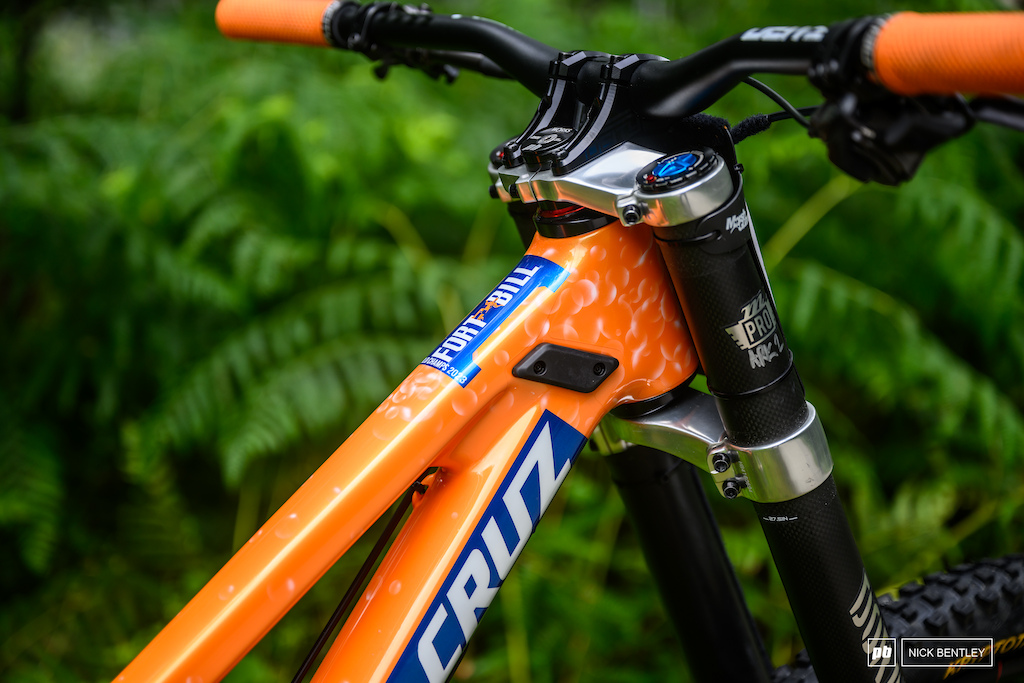 Bike Check: Aimi Kenyon's Santa Cruz V10 - Fort William DH World