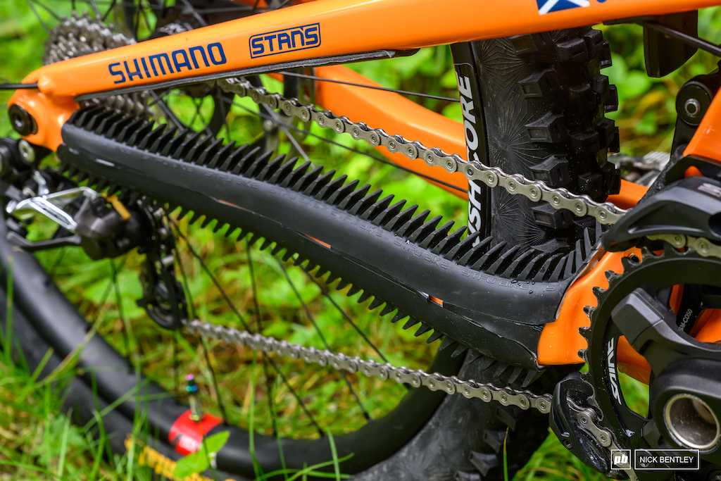 Bike Check: Aimi Kenyon's Santa Cruz V10 - Fort William DH