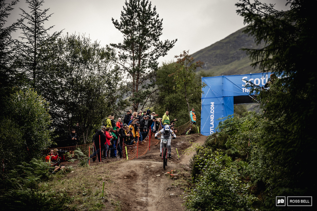 Lousie Ferguson dropping into the iconic Fort William finish bowl.
