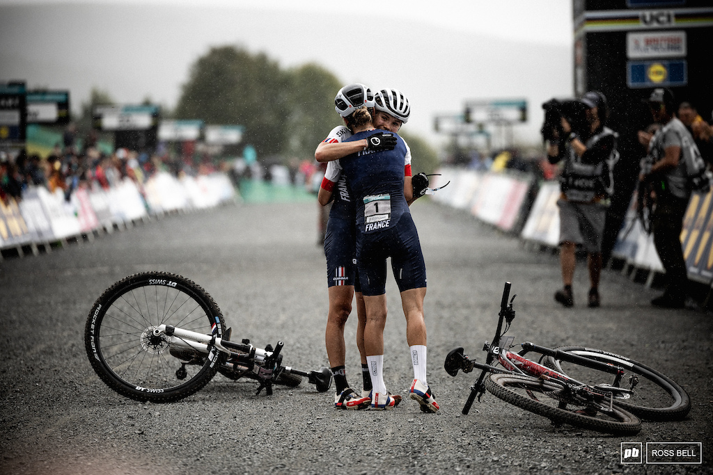 Compatriots Pauline Ferrand Prevot and Loana Lecomte congratulate each other on their incredible performances for team France.