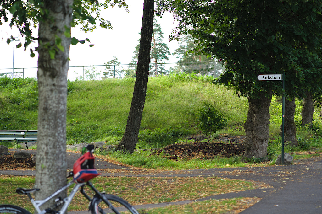 Parkstien, Folkeparken, Askim August 12, 2023