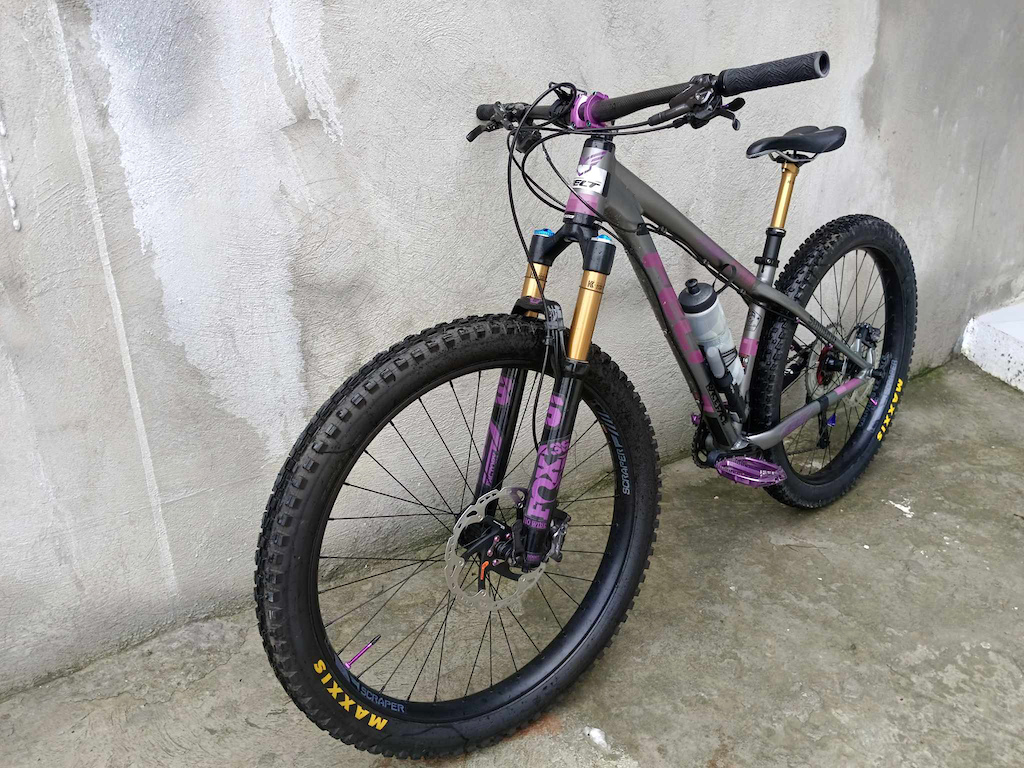 My FELT build is done.
Upgrades include -  Fox Factory 36, a Fox Factory Transfer/SL Dropper Post, Shimano XT MT8100 1x11 (10-50),  XT M8120, 4-piston brakes with Shimano "Ice-Tech"  203mm front and 180mm rear rotors, CNC alloy, 35mm Stem, stock FELT Carbon Fibre Water Bottle Cage and Bars, MAXXIS 27.5 x 2.8 Minion DHF, and a Recon on the Rear, Running Tubeless. Chain Guide, ISSI Alloy Flat pedals with replaceable pins, and Alloy and Ti bolts throughout.