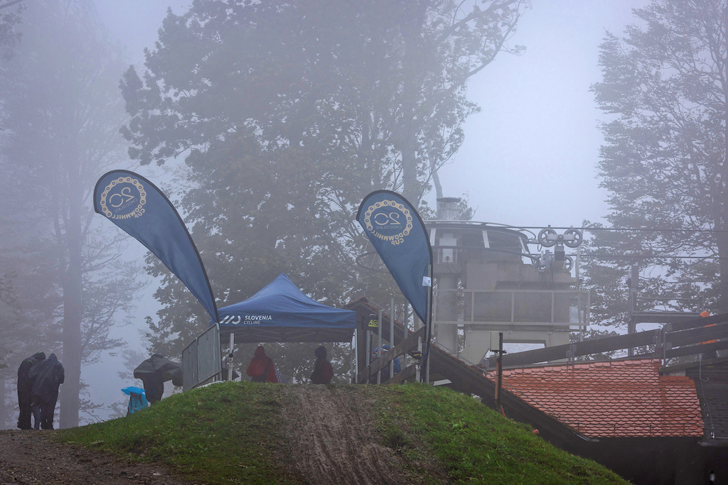 The weather was not too pleasant at the start of DH Sljeme 2023 above the city of Zagreb, Croatia. Photo by Anže Furlan.