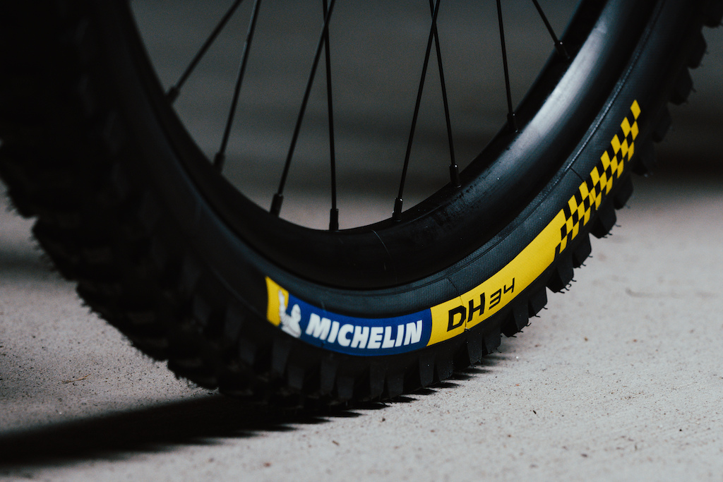 Adolf Silva & Reed Boggs' Custom Yeti SB165's - Red Bull