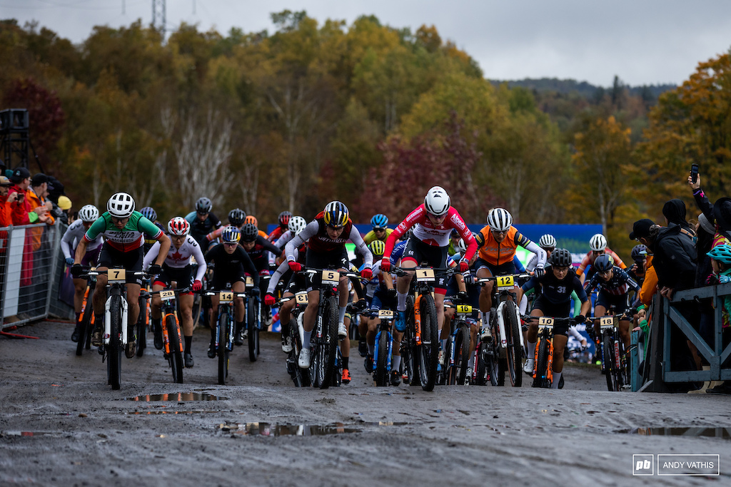 The Elite Women charge the course.